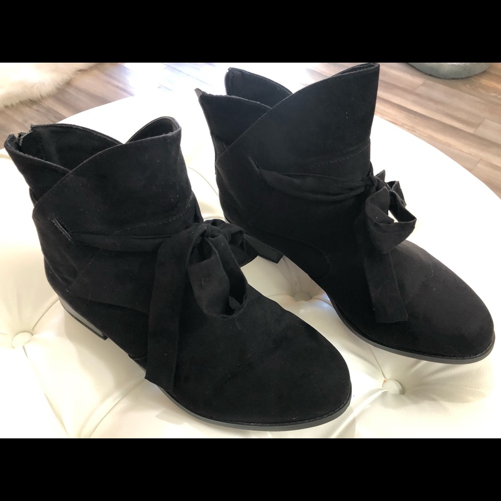 Black bow booties 12W